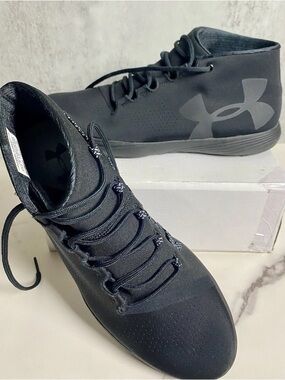 Under Armour Woman's Fabric High Pull On Top Lace Up Sneaker Size 9.5 M